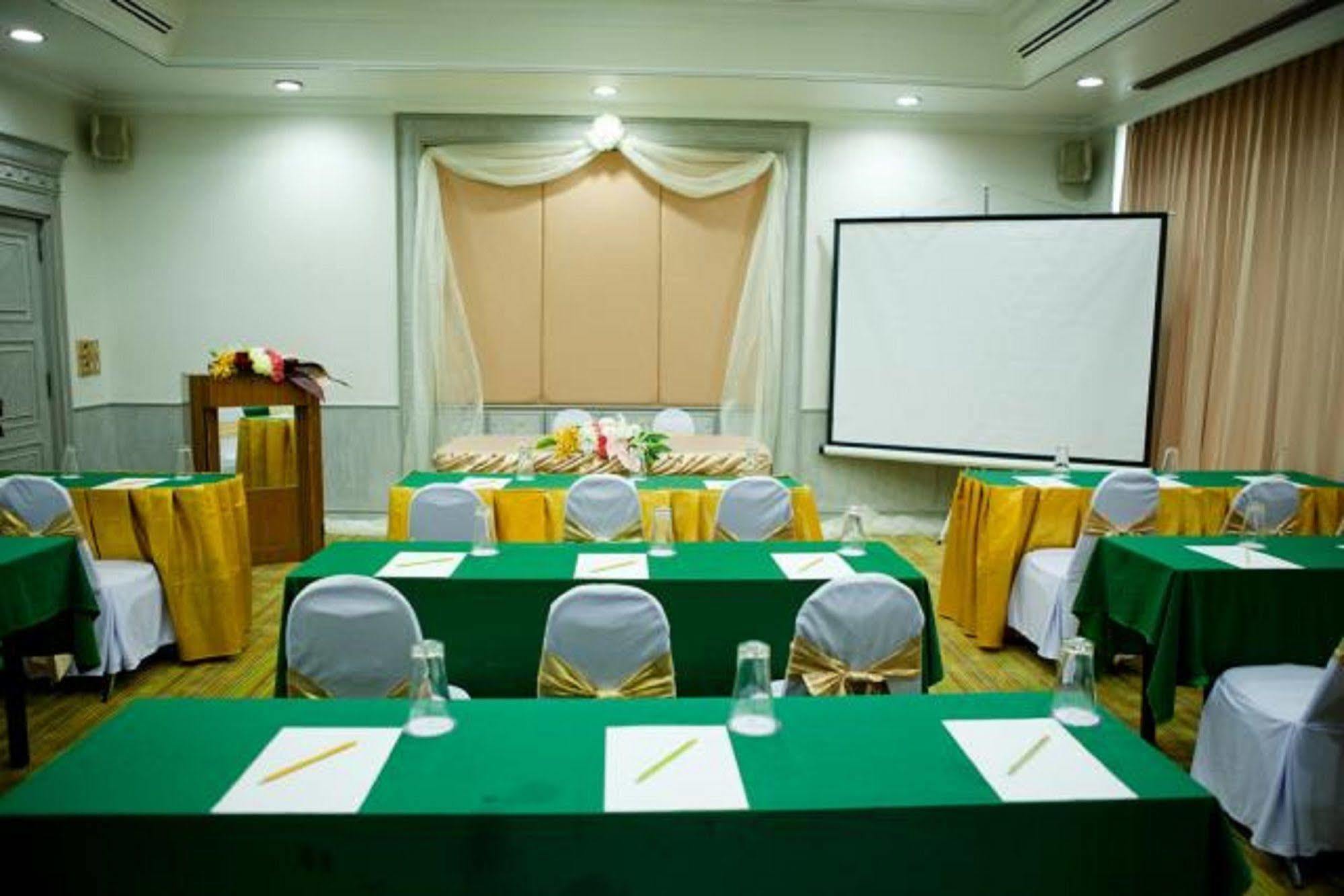 Courtyard By Marriott Phuket Town Hotel Ngoại thất bức ảnh